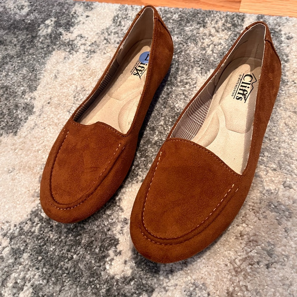 Cliffs by White Mountain Women's Tan Suede Loafers 7M